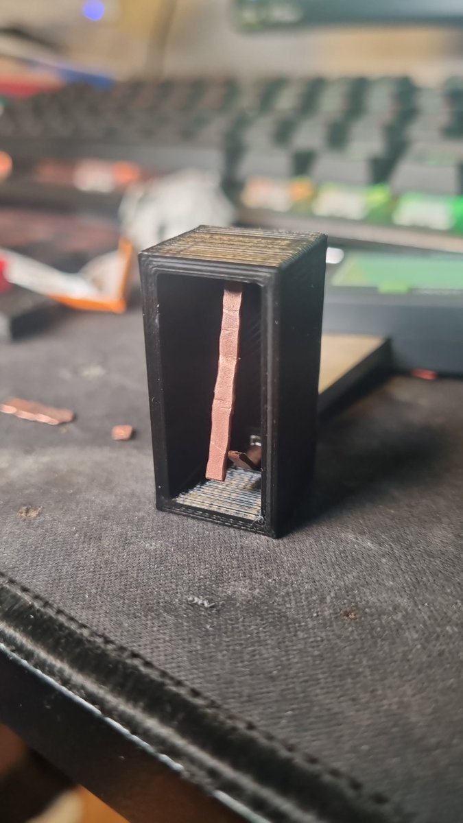 JustinRohmund's tweet image. Habe ein schalter selbst gebaut. Das Gehäuse und den Schaltechanismus habe 3D gedruckt. Für den Draht habe ich ein 1,5 Quadrat Kabel genommen und flach geklopft. Ich finds Cool.

#3ddruck #drucken #drucker