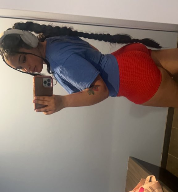 emptybbyy's tweet photo. Wanna be my workout partner ? https://t.co/jaRqltkrya