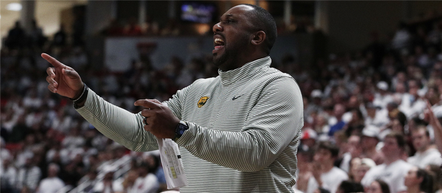 Kentucky officially names top Baylor assistant Alvin Brooks III as associate head coach 247sports.com/college/kentuc… via @agershon99 #BBN