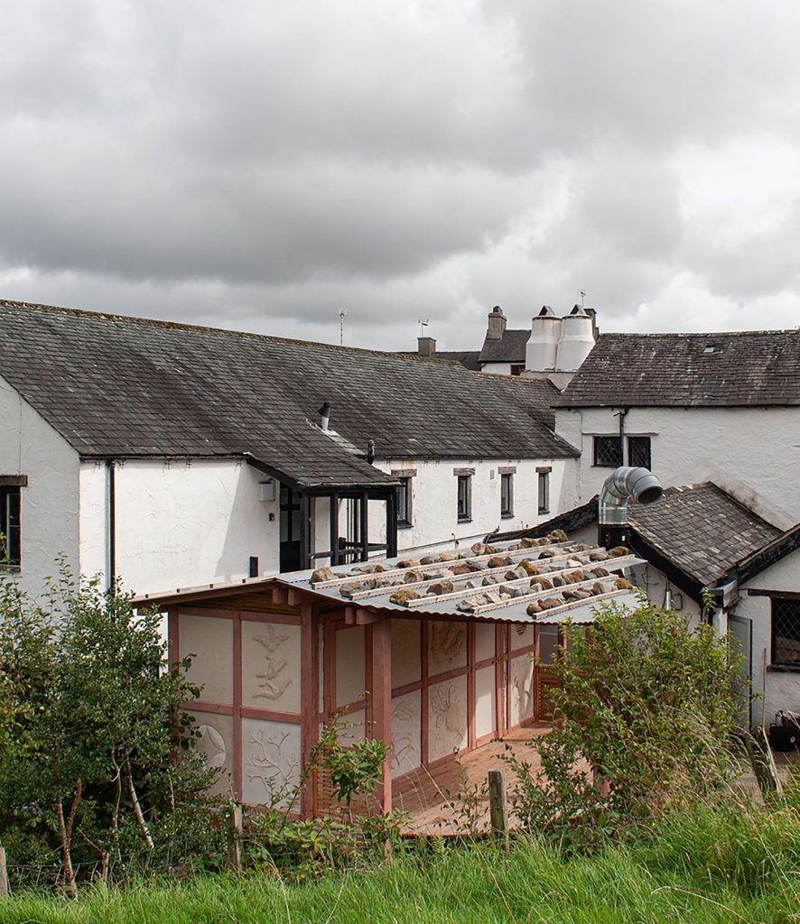 #skarchzine Hayatsu Architects 

The Farmers Arms Cold Food Store . Nr Ulverston Hayatsu Architects . photos: © Hayatsu Architects Farmers Arms cold food store is an experimental small building. It is situated in the Farmers Arms, a busy historic pub pop…