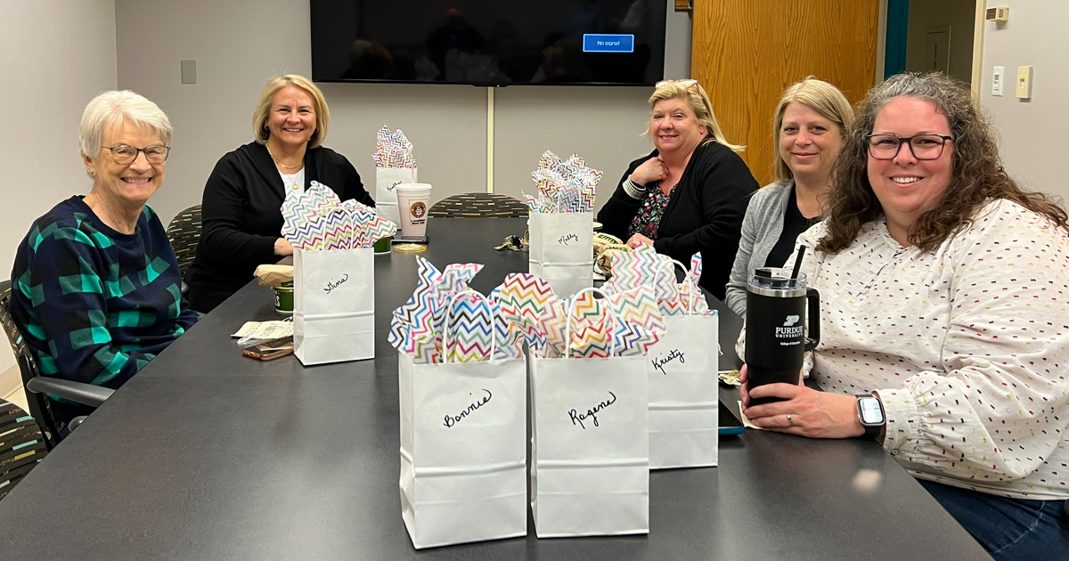 Today we celebrated Curriculum & Instruction staff with an appreciation lunch and gifts for Administrative Professionals Week. Gina, Bonnie, Rogene, Kristy, Molly, Hollie, & Heather - thanks for your service! 👏 🎆🎇 👏