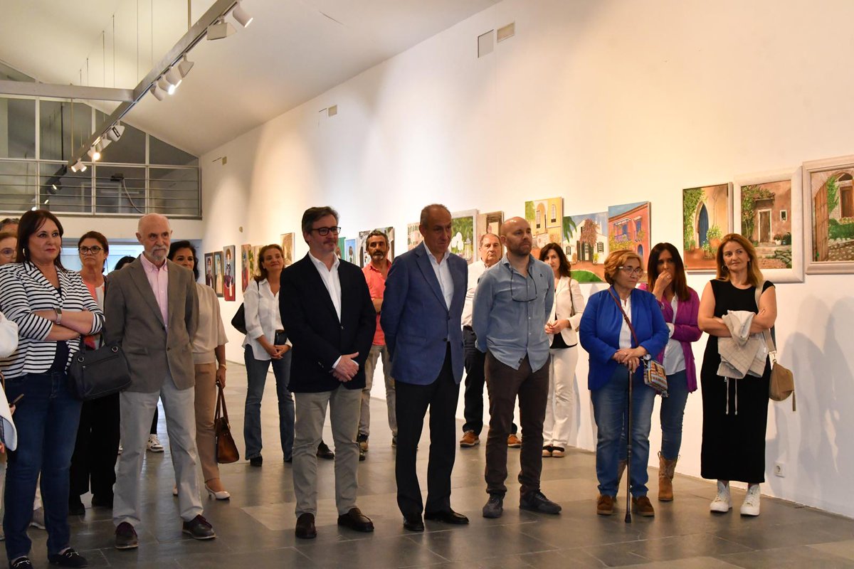 🎨 Inauguramos una exposición maravillosa por su contenido, pero sobre todo por su trasfondo personal y carácter benéfico.

Una muestra pictórica en homenaje póstumo a su autora, Isabel López, que tiene un objetivo esencial: ayudar a la Asociación ELA.