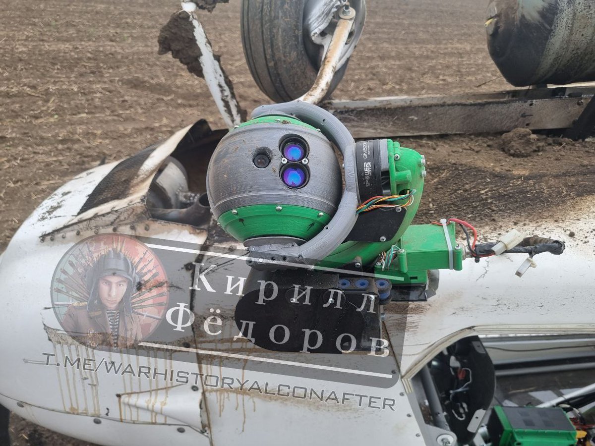 😰🇺🇦 A fallen light-engine Ukrainian UAV-kamikaze plane somewhere in Russia. 💪 UAV is equipped with optics, a remote control system, and an AIR BOMB.