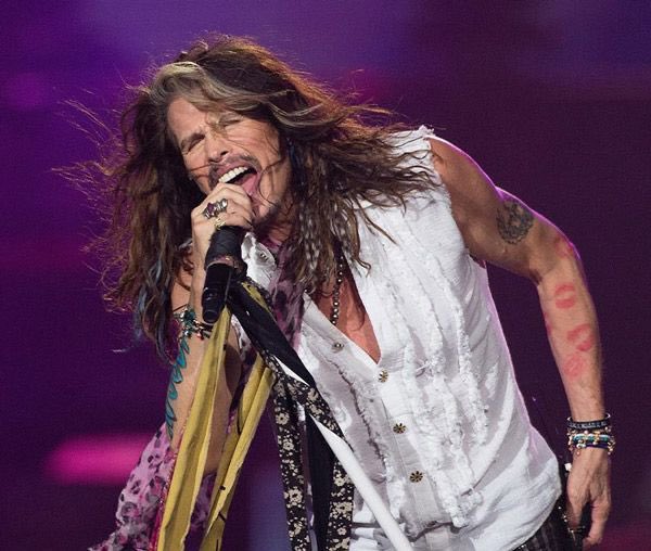 Don’t wanna close my eyes Don’t wanna fall asleep Cause ide miss you baby And I don’t wanna miss a thing Cause even when I dream of you The sweetest dream would never do Cause I miss you baby And I don’t wanna miss a thing Mr Steve Tyler and Aerosmith I don’t wanna miss a thing