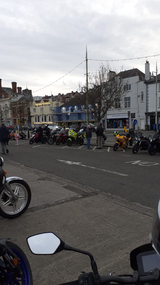 The nights are getting lighter and bike nights have begun across the county.

Tonight North area volunteer rider Graham P took B9 along to Bideford Bike Night down on the quay.

#bidefordbikenight #bidefordshow #bloodbikes #bidefordquay #nicenightforaride #volunteers #charity