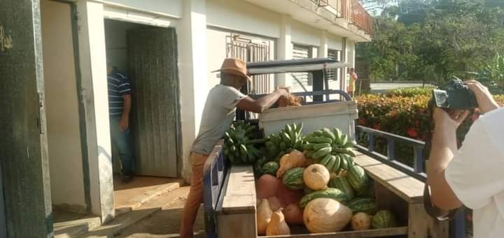 Un gesto agradecido 💕  trabajador por  cuenta propia realiza donativo de  viandas, hortalizas y vegetales al círculo infantil Victoria de Viet Nam  en #MinasdeMatahambre #GenteQueSuma