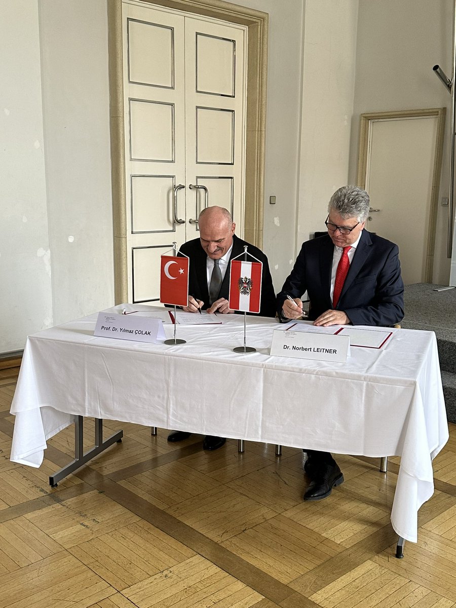 Türkiye Polis Akademisi Başkanlığı ile Avusturya Federal Polis Akademisi arasında Eğitim İşbirliği Mutabakat Muhtırası Polis Akademisi Başkanı Sayın Prof. Dr. Yılmaz Çolak ve Avusturya Polis Akademisi Direktörü Sayın Dr. Norbert Leitner tarafından bugün imzalanmıştır. Anlaşma…