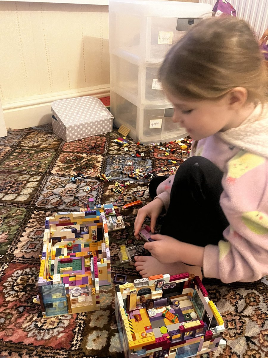 This girl would Lego all night if she could 

@LEGO_Group #girlsinstem #creativity