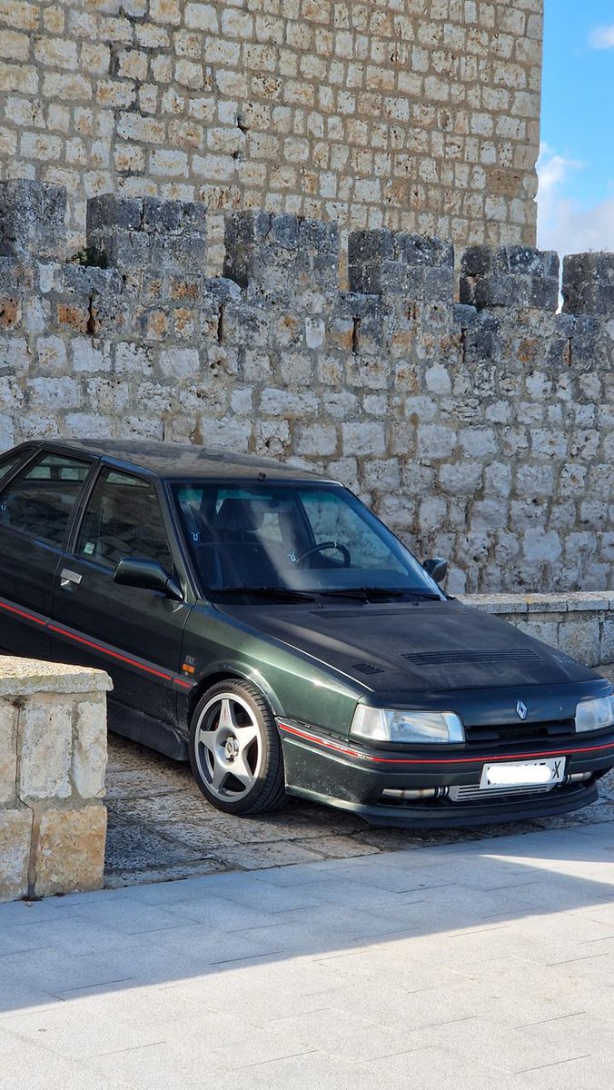 From Spain, Trackcar 1992 Renault 21 TXE swap 2L.Turbo
'Vert Tyrol 999'