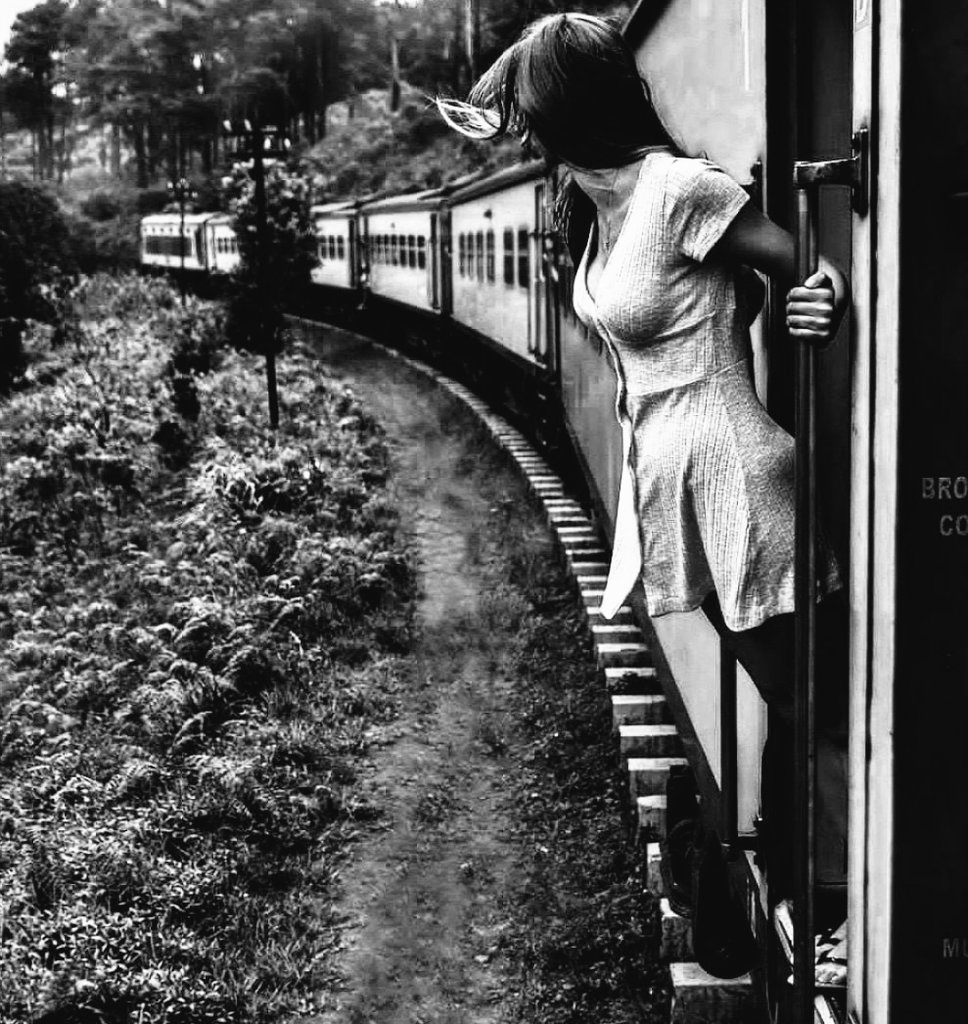 trinidadclara's tweet photo. "Hay trenes a los 
Que hay que subirse, con 
La certeza de que el único 
Riesgo sería no 
Haberlo hecho."

Buenas noches X a soñar bonito gente guapa 💋 

#FelizNoche #FelizViernes 🌹💫
#Rozalén #EsteTren 🎶🎼🎶
https://t.co/CC3Yz2dPbr 🎼🎶🎼 https://t.co/NXKSBt4Gao