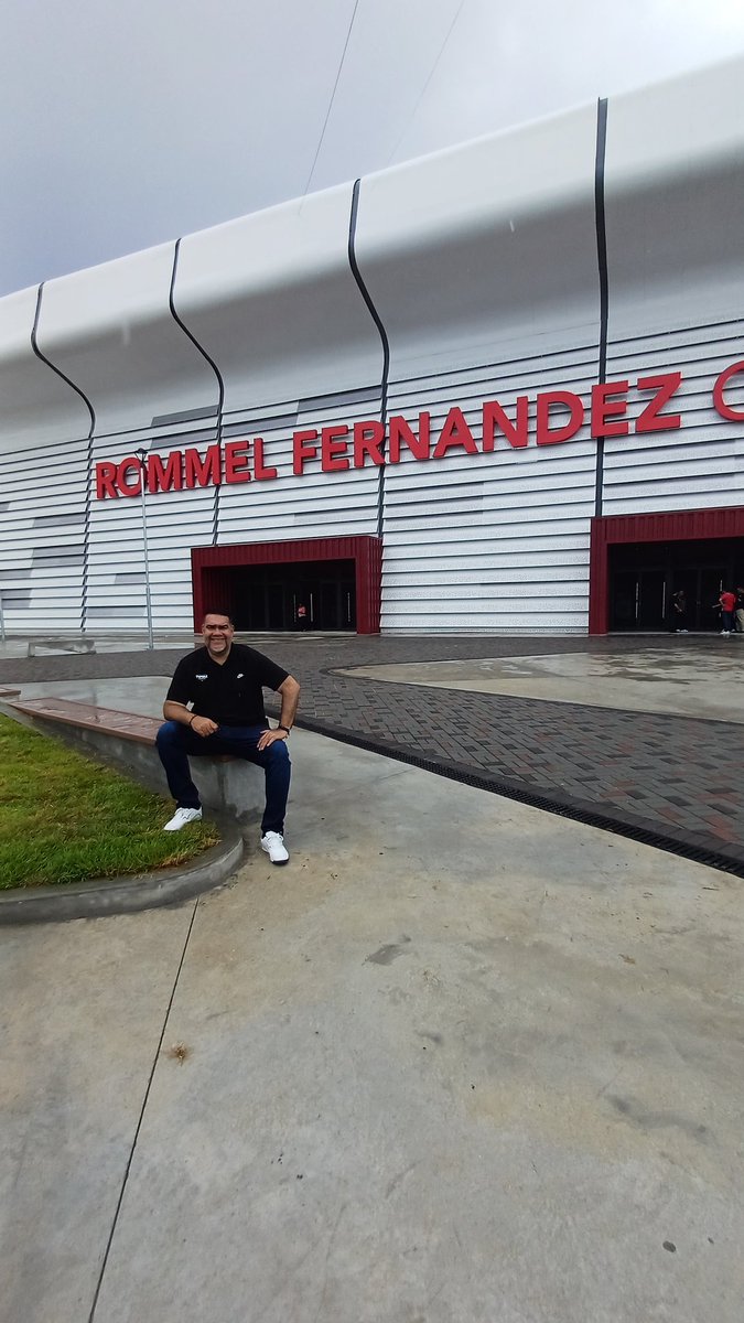 En el nuevo, remodelado, moderno y hermoso estadio Rommel Fernández. ✍️⚽️🇵🇦 @tvmaxdeportes