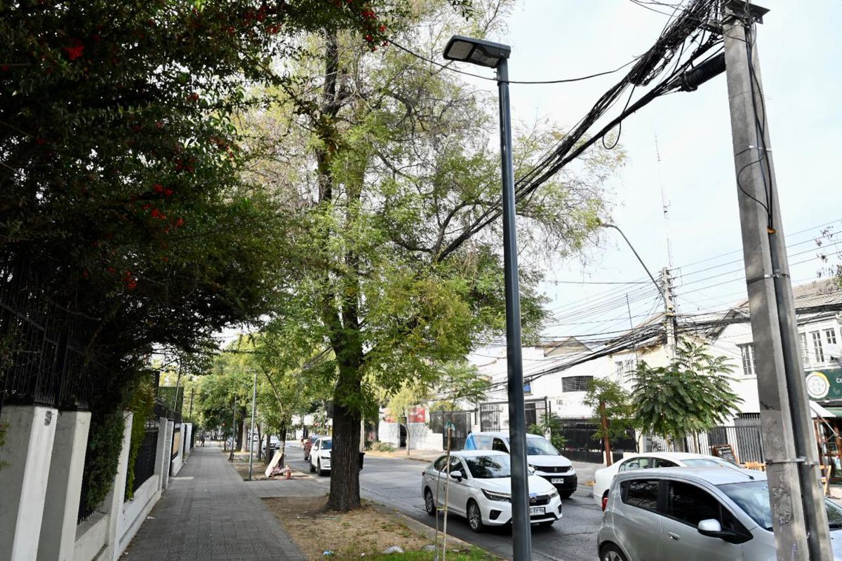 RECAMBIO LUMNARIAS💡 ¡Con más iluminación, mayor seguridad!💪🏽En Luis Thayer Ojeda y Miguel Claro, se realizó recambio en el alumbrado público, lo que permitirá dar mejor visibilidad en ambos sectores. Conoce la inversión y más detalles, acá👉🏽 providencia.cl/provi/explora/…