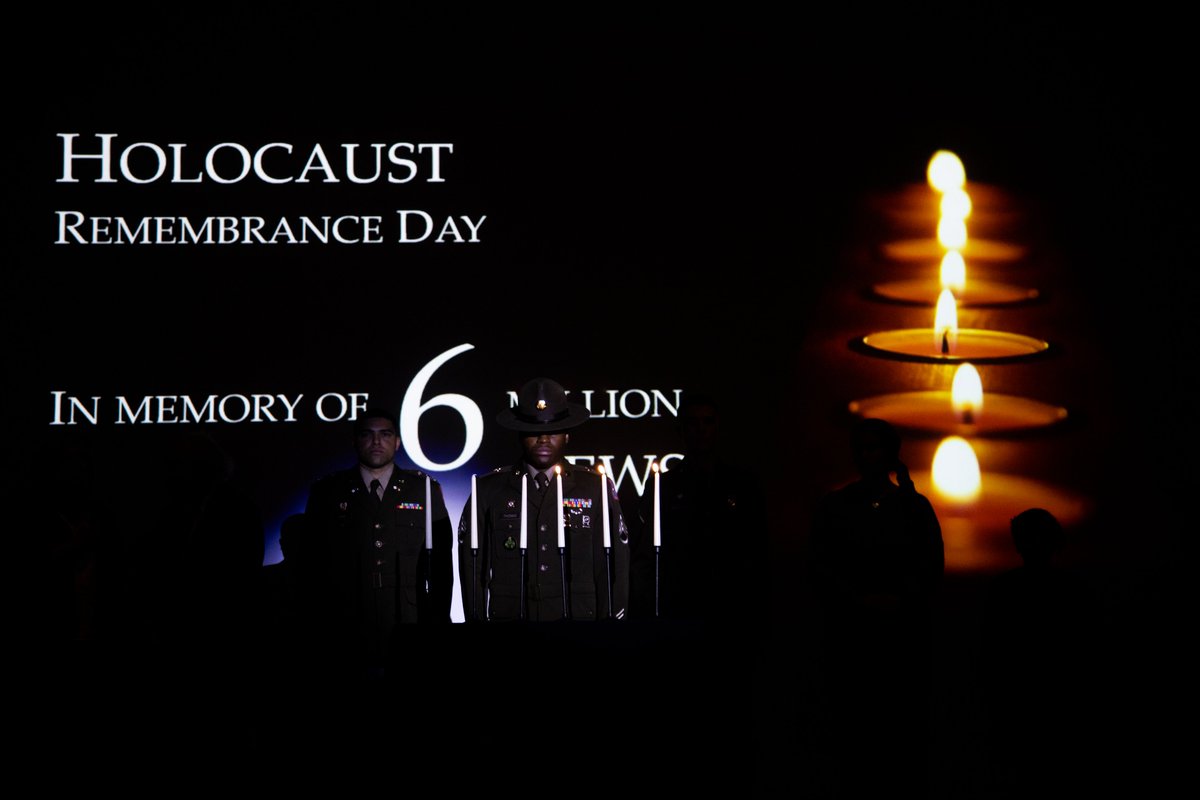 SCoE_CASCOM's tweet image. #CASCOM hosted a Days of Remembrance Ceremony at the Beaty Theater.
Guest speakers Dr. Loria, Holocaust survivor and his wife, spoke about the courage displayed by his mother as she kept him safe, and the Soldiers who liberated a German-occupied Europe.

#SupportStartsHere
