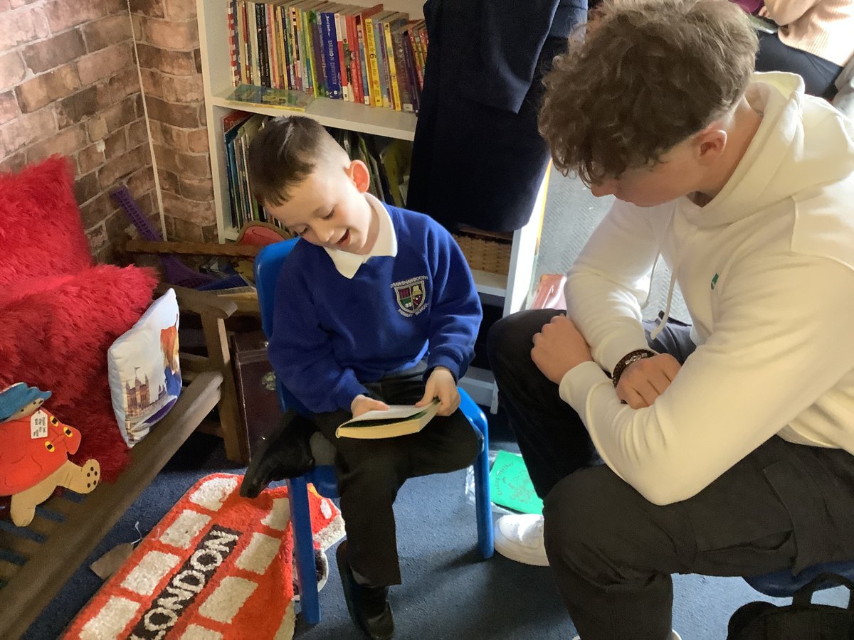 An exciting reading session for some of our Year 1, 2 and 3 children today. A big thank you to Mr Williams and the lovely sixth form students from @AlderGrange. Please come back soon! 😄 #powerofreading 📖