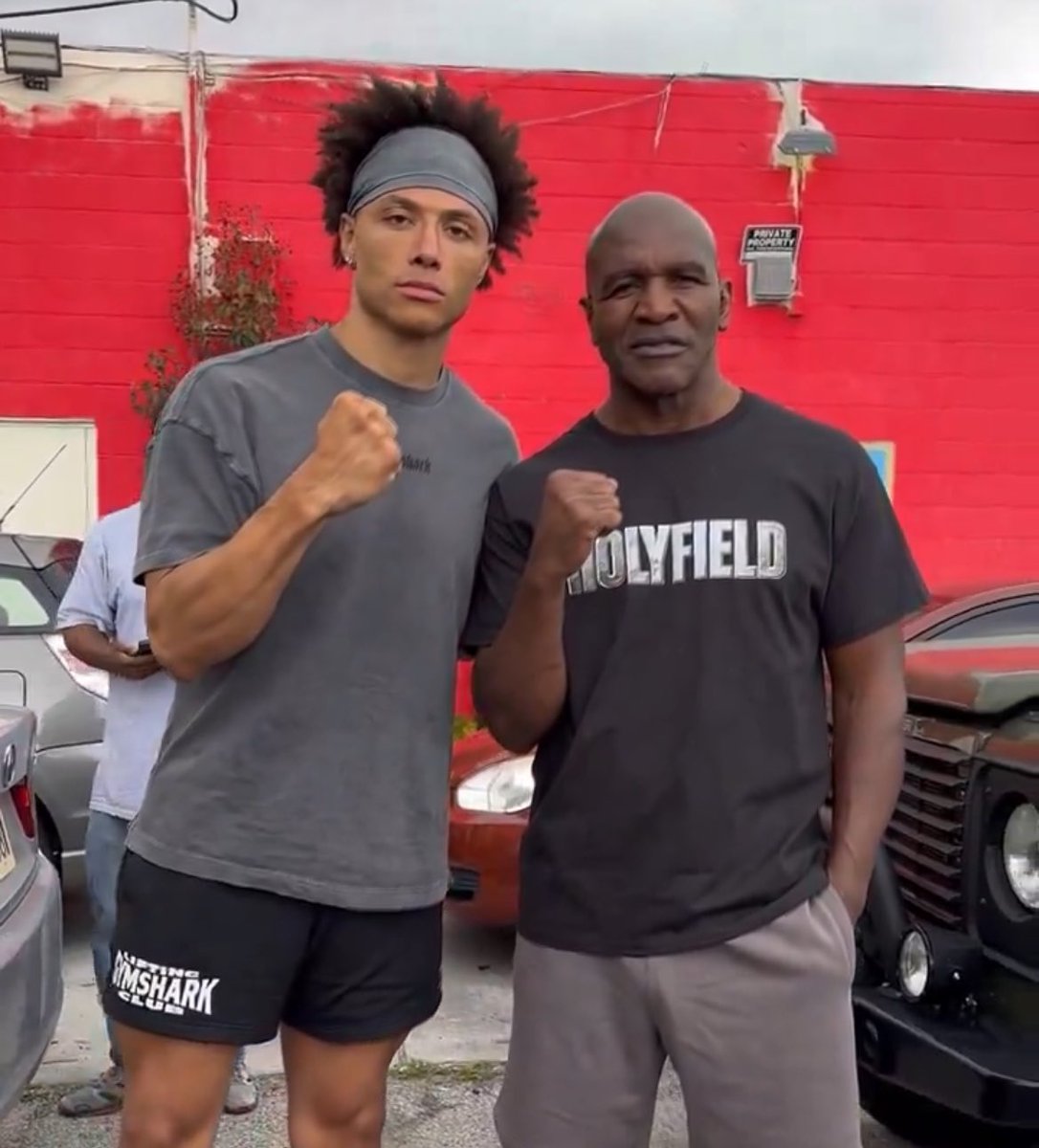 Chase DeMoor with Evander Holyfield‼️🥊😳