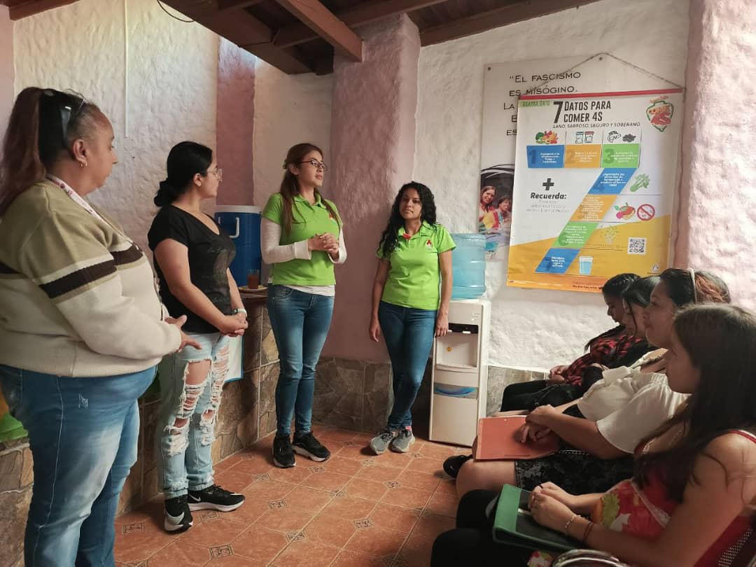 MinAlimenVen's tweet photo. #Mérida | La Tropa Verde y el @InaMujer_Ve con Parto Humanizado brindaron Jornada Integral a través de Círculo Gestacional a madres gestantes realizando toma de hemoglobina, tamizaje nutricional, degustación de bebida 4S y sensibilización de buenos hábitos alimentarios. https://t.co/T242wwDds8