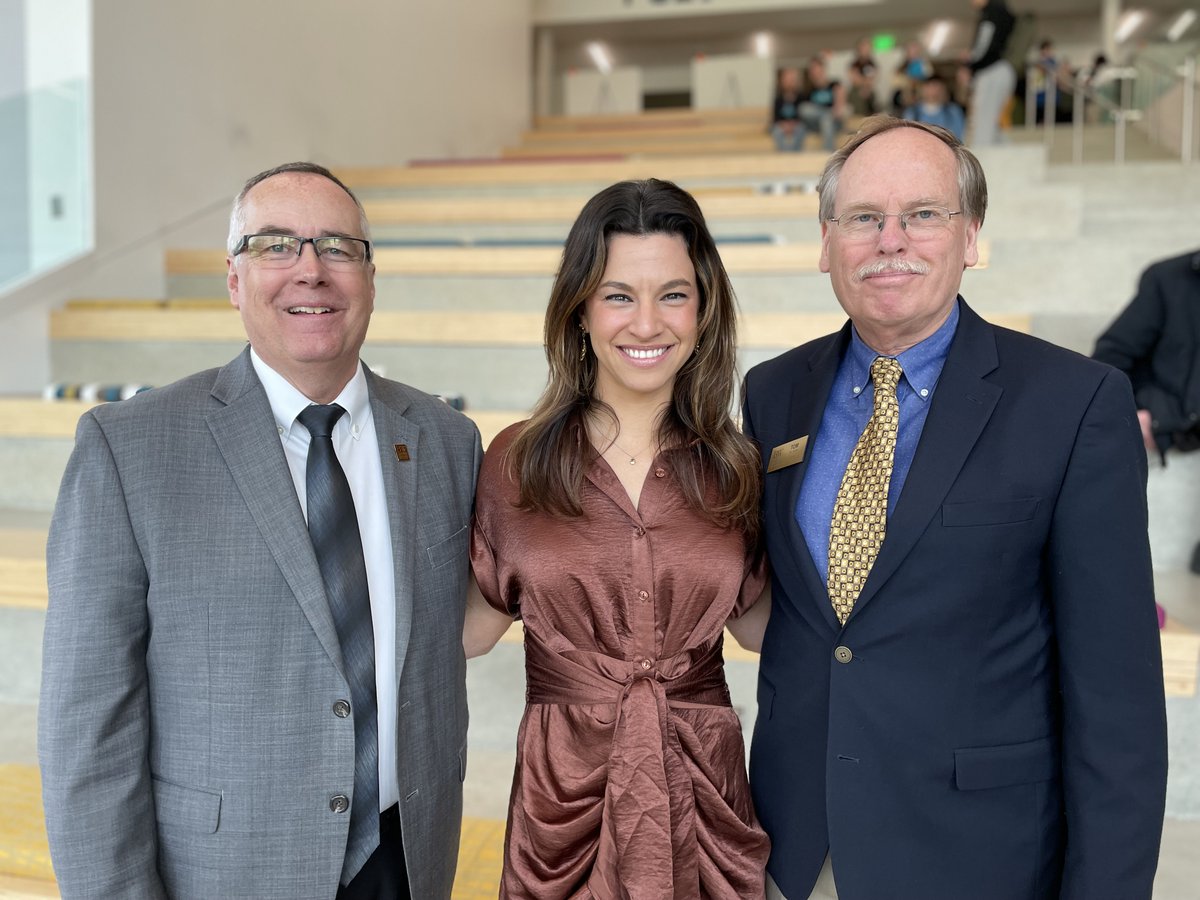 Thank you to BW alumna Kayla Starta '15, who served as our keynote speaker for this year's Ovation festival, and our alumni & friends who took the time to review projects and connect with our current students! #YJ4L 🐝@bwpres