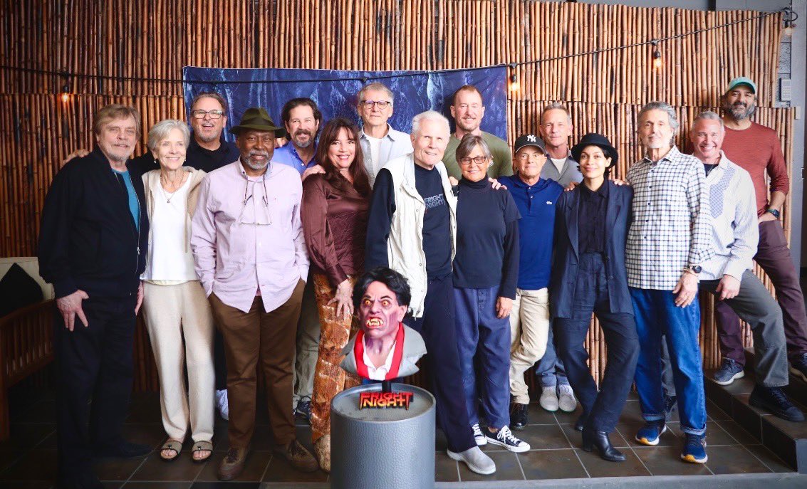 This is the group photo of the ‘Fright Night’ table read last weekend in LA. Can you ID the cast, two well known guest actors, and the movie’s writer/director? #frightnight #spookyseason #reunion #80shorror #cultclassic #chrissarandon #jerrydandridge #losangeles #la #california