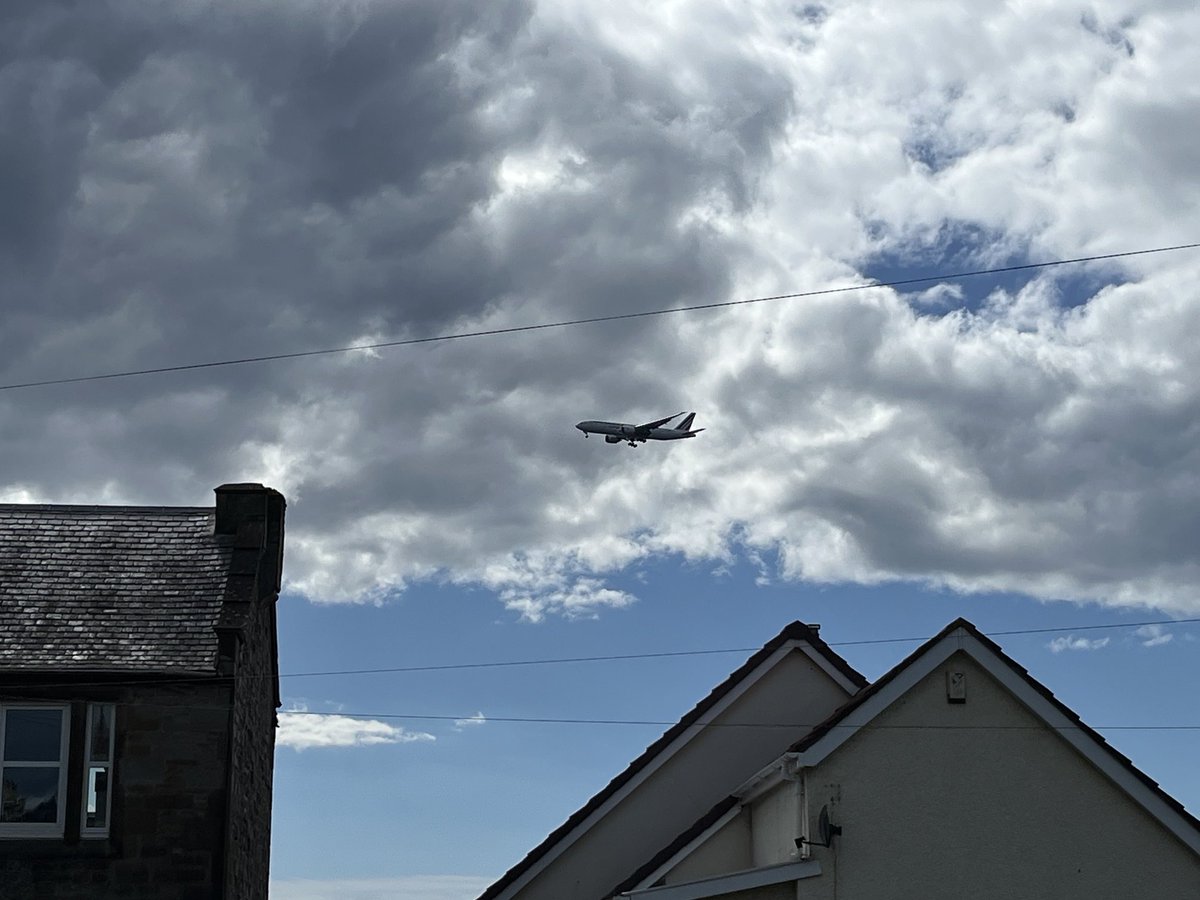 Two C-17 Globemaster, a Hercules and an AirFrance cargo coming into land at Prestwick this afternoon. First C-17 USAF from Ramstein second one didn’t show up on Flightradar so not sure if it’s USAF or RCAF or RAF, I’m guessing the Herc is RCAF ⁦@BloodyPolitics⁩