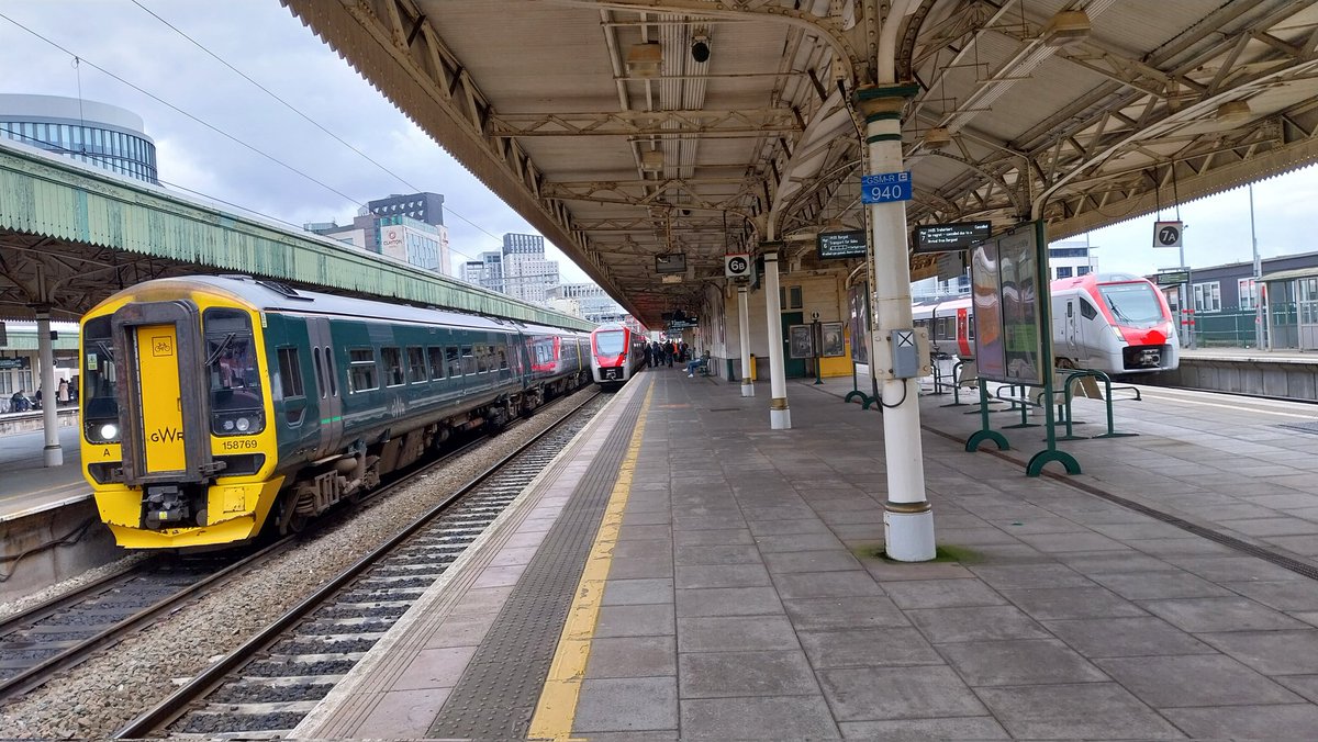 158769 (with another 158) and two 231s at Cardiff Central earlier today