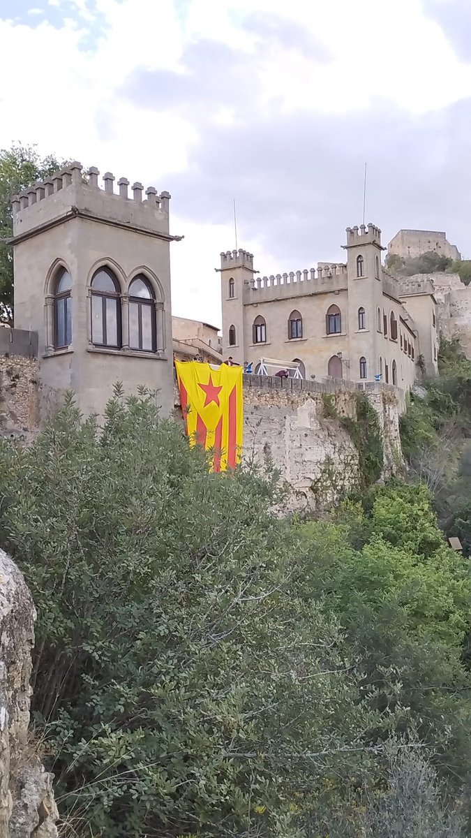 Des del castell de Xàtiva a tot el País Valencià. Camarades, bona diada nacional!✊🏼