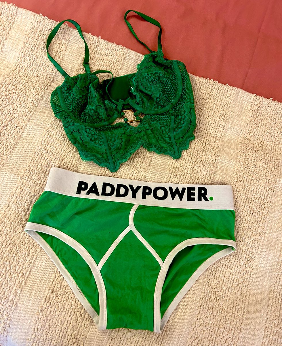 Lucky pants almost worked on National Lingerie Day 😉💚💃🏼🏇 Dambuster🥇5-4 What a Johnny🥇9-4 Take No Chances🥇13-8 Grooveykindoflove🥈 Clear the Clouds🥈 Pearly Island🥈 King of the Hill🥉6-1 ew Omaha Wish🥉10-1 ew Bridie's Beau🥉 Copernic Du Mazet🥉 Themanintheboots🥉