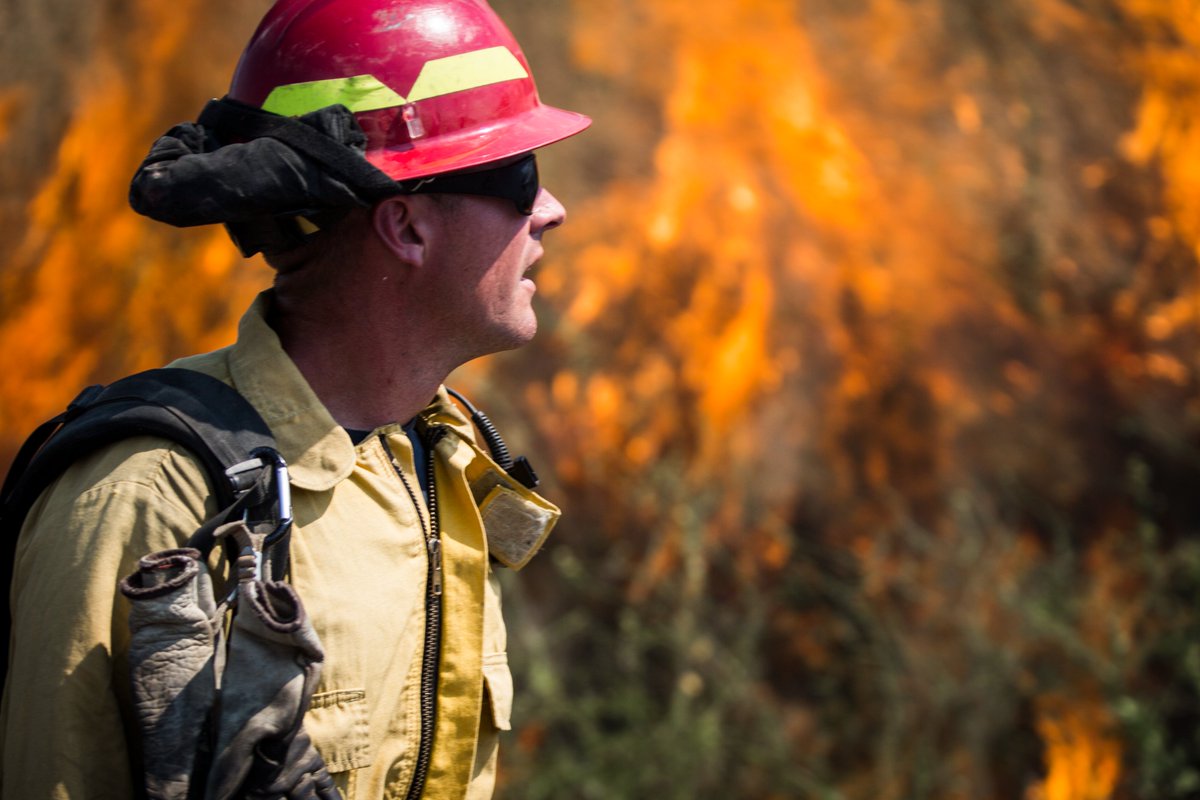 Did you know today is the first day of National Wildfire Awareness Month? Make sure your family knows and understands what needs to be done to quickly evacuate. Learn how to create an evacuation plan: ready.marines.mil/Portals/208/Do… #WildfireSafety Photo by Lance Cpl. Drake Nickles