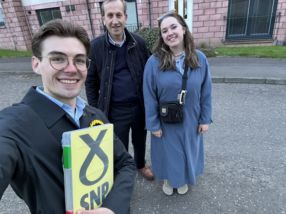 👟 Late shift for Kathleen Wolf. Still time to #VoteSNP! Polls open till 10pm.