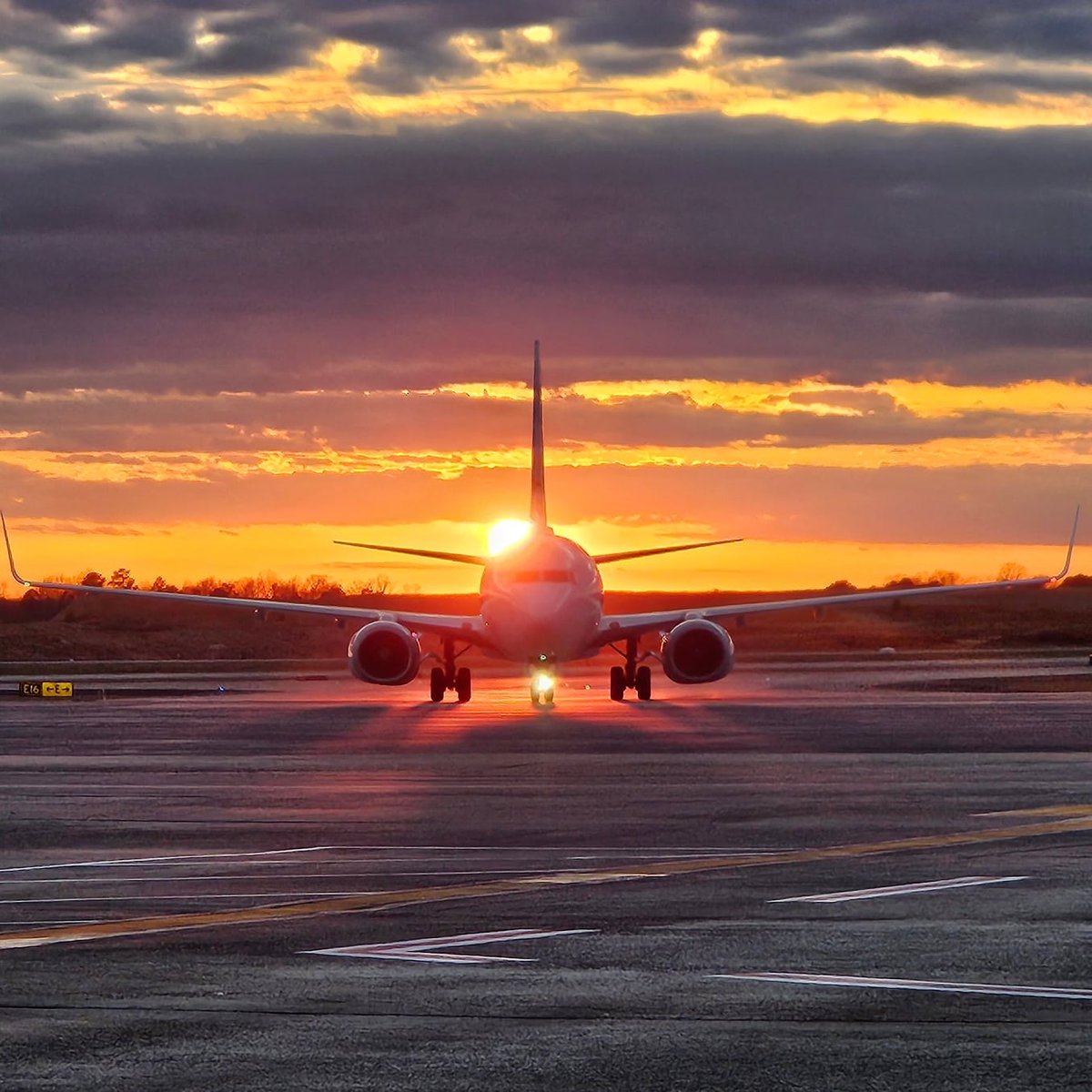 Chasing sunsets at #CLTairport. 📸 by @t_revzz