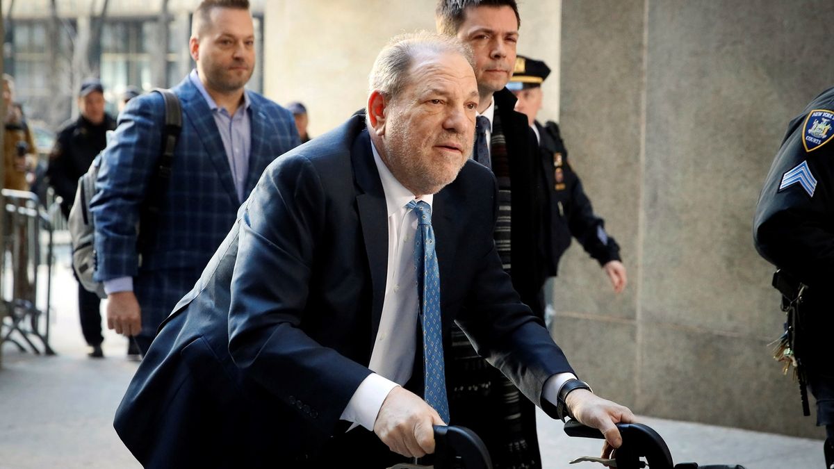 A New York appeals court has overturned Harvey Weinstein's 2020 rape conviction, ordering a new trial in landmark #MeToo case. abc30.tv/3Qj7OwU