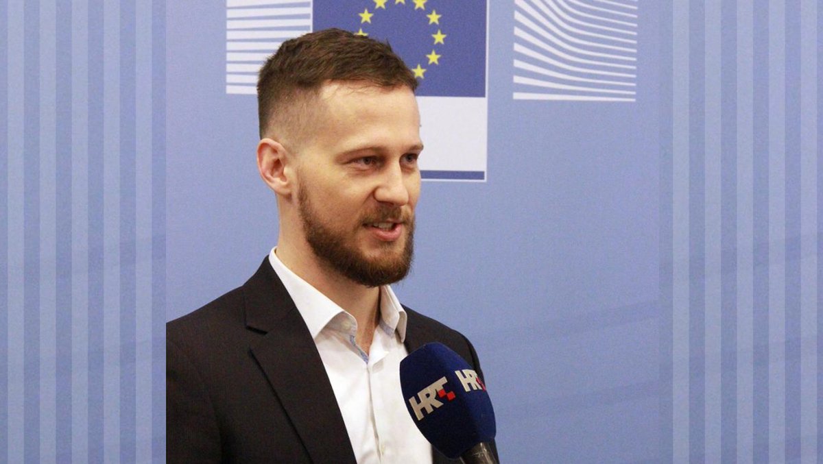 Those who do "gig work," such as DoorDash or Uber, are now able to enjoy better working conditions, thanks to new European Union (EU) legislation and work done by #iSchoolUI PhD student Zachary Kilhoffer through the EU Platform Work Directive. Read more: bit.ly/3QjiJqc