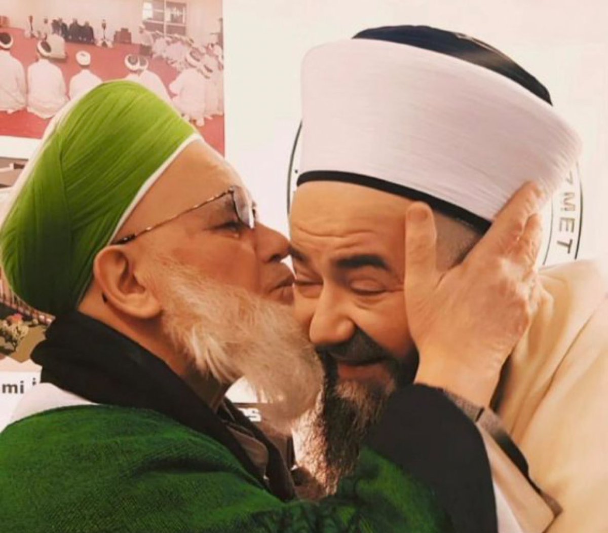 Efendi Hazretleri’mizin Kaddesallâhü Esrârehüm vefatından beri camiâmızın muhafazası için meseleleri ilmik ilmik işleyerek bugünleri öngören Cübbeli Ahmet Hocamızı Allah Celle Celâlühü muhafaza eylesin, Emirimiz İbrahim Efendi Sellemehullâhü Hazretlerini başımızda daim eylesin.