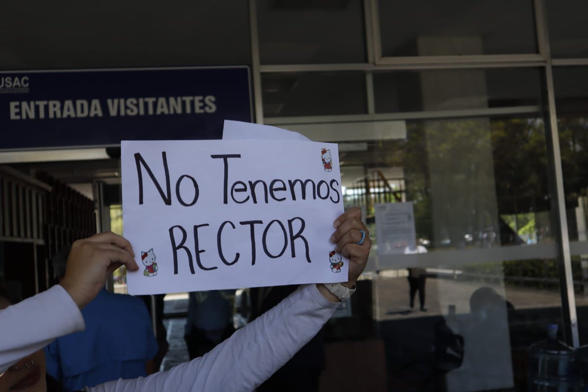 Arisa_bel's tweet photo. 📸 🧵Compañeros SanCarlistas se manifiestan en el recorrido de apoyo hacia los compañeros criminalizados.
#CSUMAFIAS #USAC #Represión #Criminalización https://t.co/GPnantjBFT