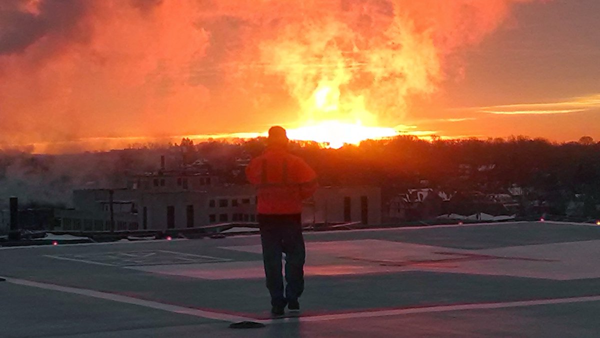 FLTDOC1's tweet photo. One of the best HEMS job perks - you see at least 10x of the minimum daily requirements of spectacular sunrise/sunsets https://t.co/buoGpEQ0DJ