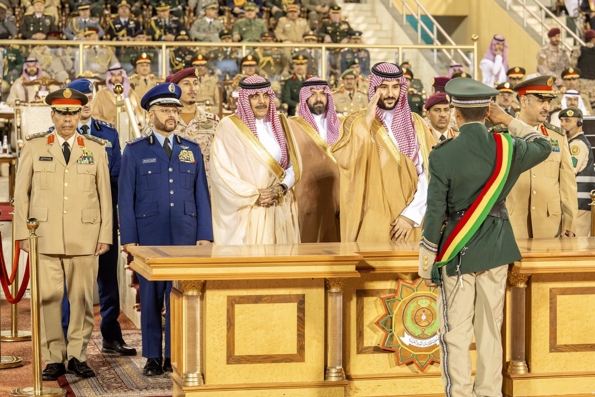 modgovksa's tweet photo. سمو #وزير_الدفاع يرعى حفل تخريج الدفعة (82) من طلبة كلية الملك عبدالعزيز الحربية.

https://t.co/1O615PCGHE https://t.co/g4Cw6xDhEC