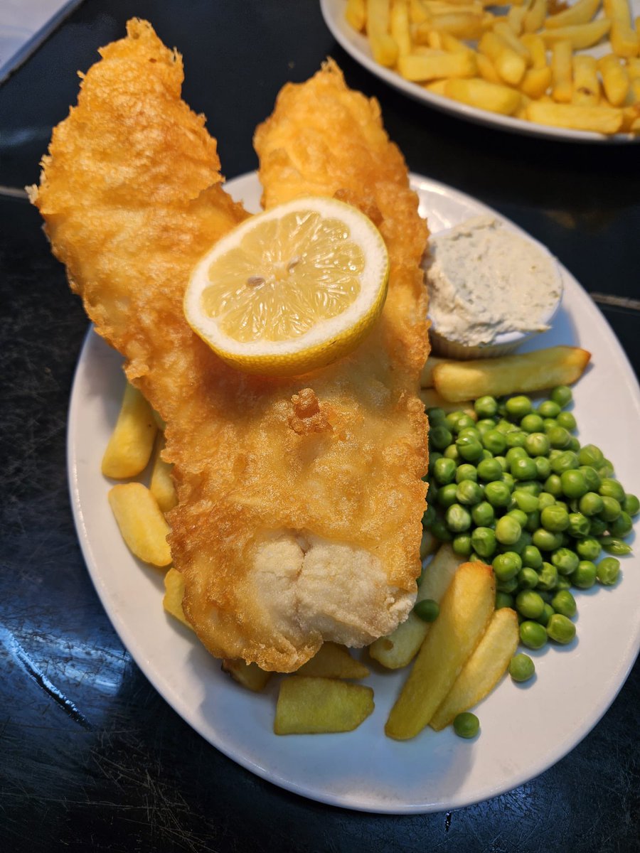 🤔 Did you know we do GLUTEN FREE options in our restaurant? 🤯

We offer a range of gluten free alternatives, from our main meals and sandwiches to our afternoon teas ☕️ Just take a look at our Gluten Free fish and chips! 🤤
#glutenfree #gardencentre #woburnsandsemporium