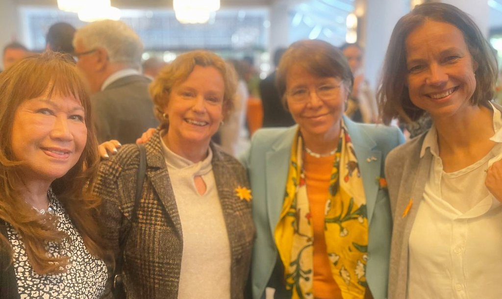 Tanja Haak O'Riordan (@tanja_haak) on Twitter photo What a pleasure to be part of today's King’s Day Reception in honour of Koningsdag - the Dutch National Day on Saturday 27th April. Thank you, Ambassador <a href="/MaaikevanKoldam/">Maaike van Koldam</a> and team <a href="/NLinIreland/">Embassy of the Netherlands in Ireland 🇳🇱🇮🇪</a> . What a pleasure to be part of today's King’s Day Reception in honour of Koningsdag - the Dutch National Day on Saturday 27th April. Thank you, Ambassador <a href="/MaaikevanKoldam/">Maaike van Koldam</a> and team <a href="/NLinIreland/">Embassy of the Netherlands in Ireland 🇳🇱🇮🇪</a> .