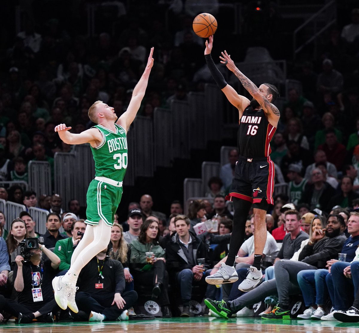 The @MiamiHeat were en fuego from deep in a Game 2 upset. 🔥 More here: bit.ly/44eIC0g Can they give the @Celtics a real run? 🏀 Check out #NBA options with #Proline: bit.ly/3xLUJWk 📸: USA TODAY Sports @StadeProligne