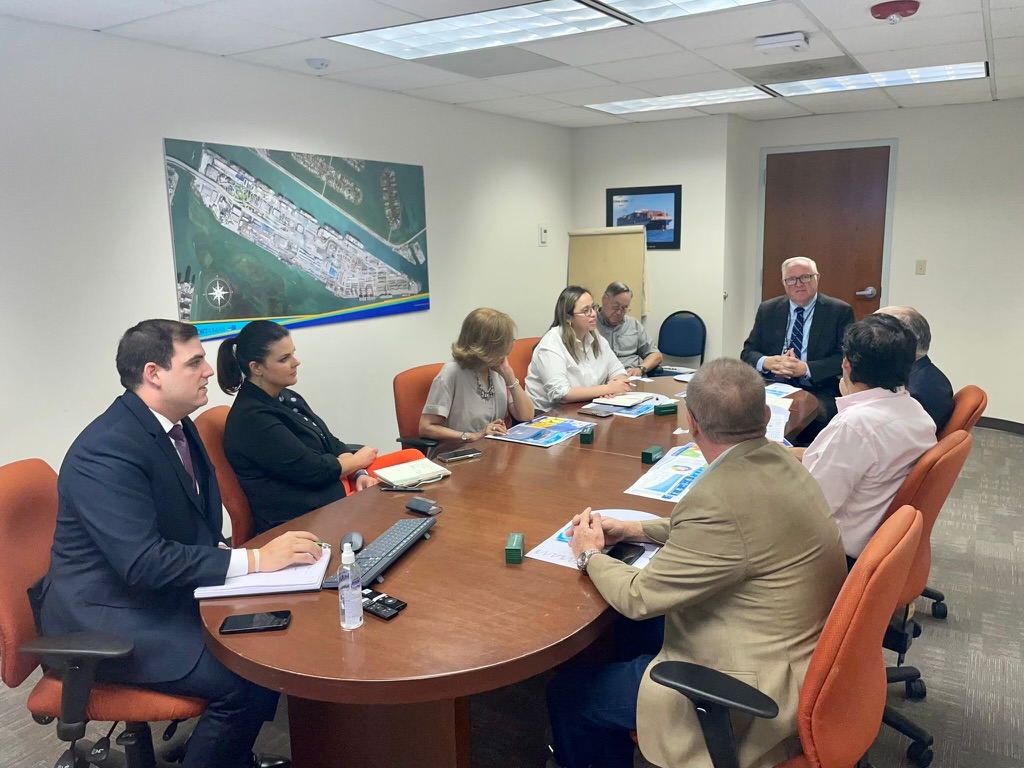 #PortMiami and @MiamiDadeITC staff met with Colombia’s Governor of the Atlantic Eduardo @VeranodelaRosa to discuss cargo and cruise operations and trade collaborations.