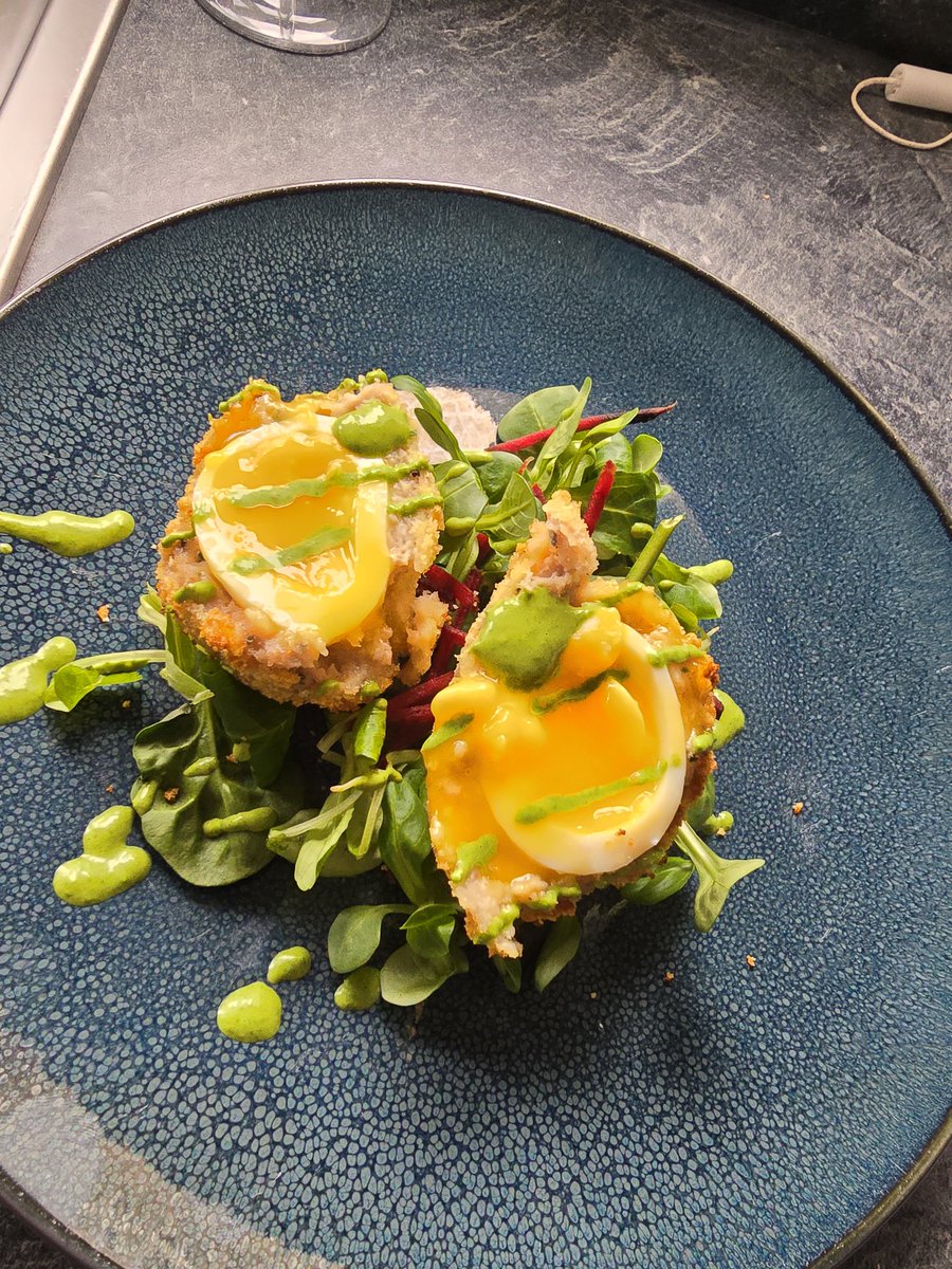 Look at runny yolk! First attempt at scotch eggs with spinach emulsion @BBCFood @TastyUK  #homecooking #newskill #positivementalhealth #relaxing #recipe #delicious #wow