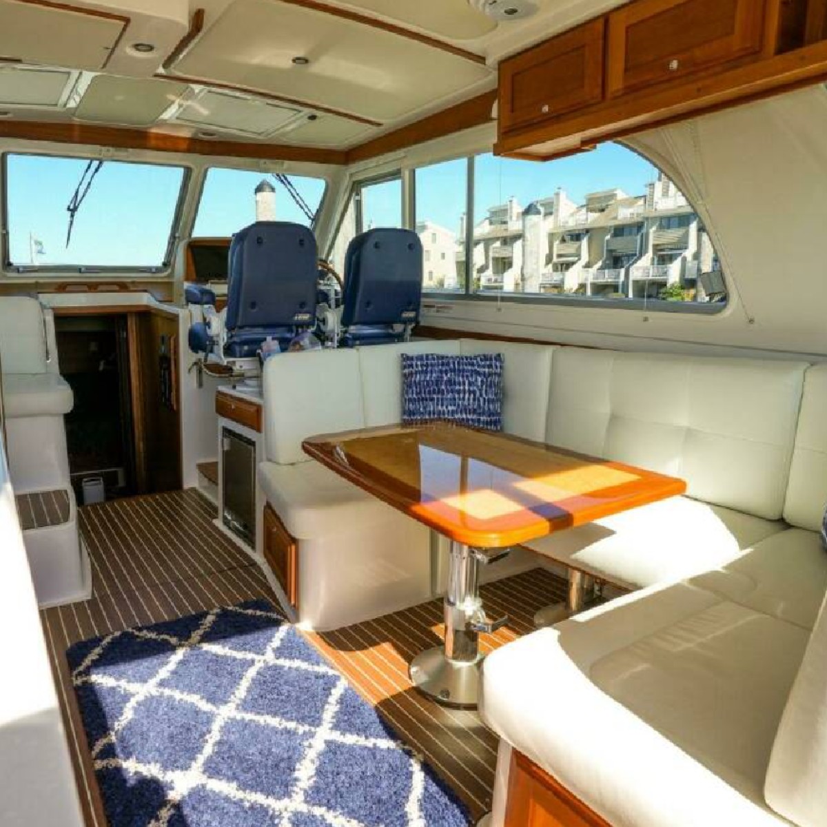 Feel the good vibrations! 🎶 Check out this gorgeous 2021 Back Cove Downeast 41 😍. Browse details, photos, and more below ⬇️

brnw.ch/21wJbDh

#Boatmart #MakingWaves #Boating