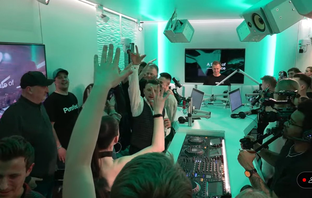 FluxBpmOnline's tweet photo. Congrats to @vandeynhoven for @djramnl remix on #RAMSTERDAM what an amazing show thanks @asot team @arminvanbuuren @rubenderonde @FerryCorsten @Armada https://t.co/IwOQsvXPw2