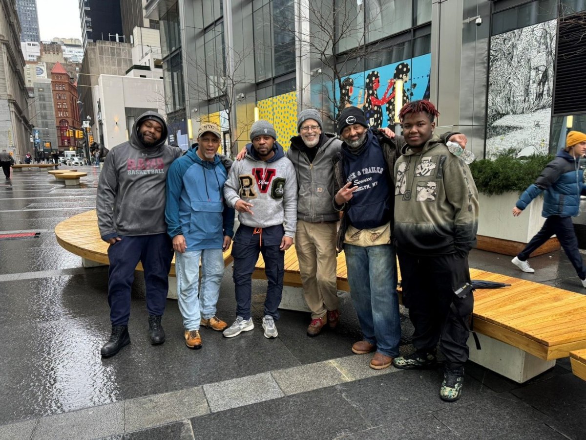 The new benches outside the @_WTCofficial Oculus are more than just a place to sit. They were built from scratch by eight formerly incarcerated individuals, as part of the @PANYNJ’s partnership with local nonprofit Brooklyn Woods. Learn more: ow.ly/cqyG50RoqZh