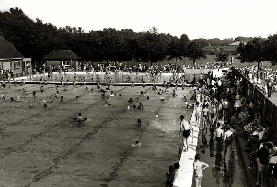 As these figures come out today saw this post of Cardiffs own outdoor lido from back in the day. Llandaff fields. Anyone on here ever swim there. ?
