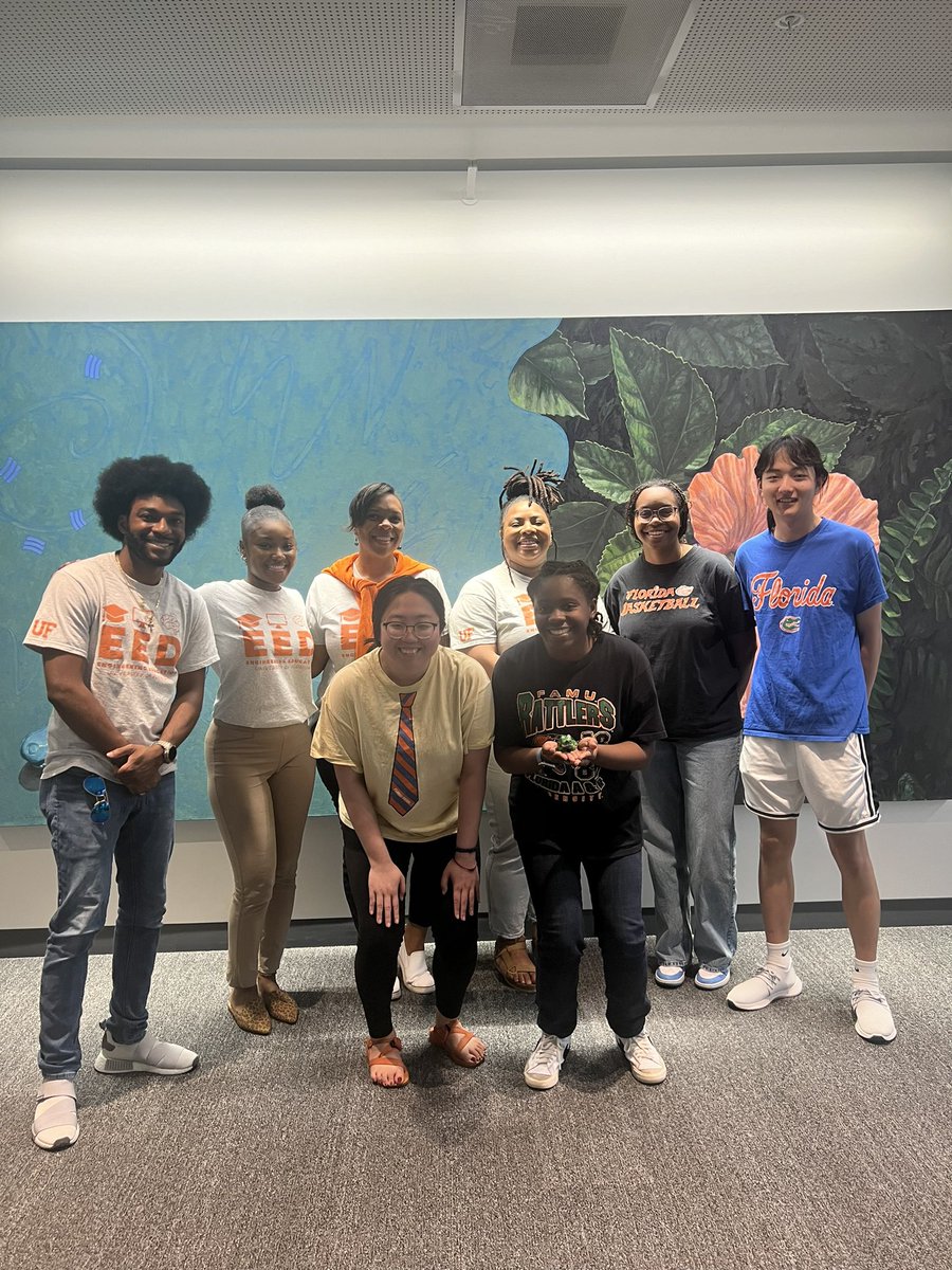 jeremywaisome's tweet photo. Last day of class photo (minus @DParnellJr_ who was finishing up his quals 😬… our bad)!

I love my students! They make everything worthwhile! I can’t wait until we’re all back together again in August! 🤗 Until then, #GoGators! #LabLove https://t.co/AoIZnpeycR