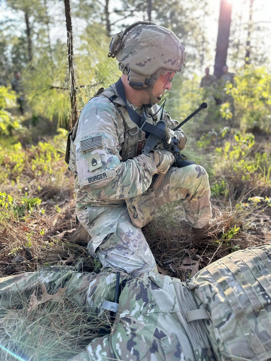 There are EOD skills and there are basic Soldier skills. Having the first doesn’t mean you get to forget the second! 

Teams were evaluated on react to contact and Tactical Combat Casualty Care during #EODTeamOfTheYear competition. 

@FORSCOM @USArmyEURAF @20thCBRNE @EODCSM