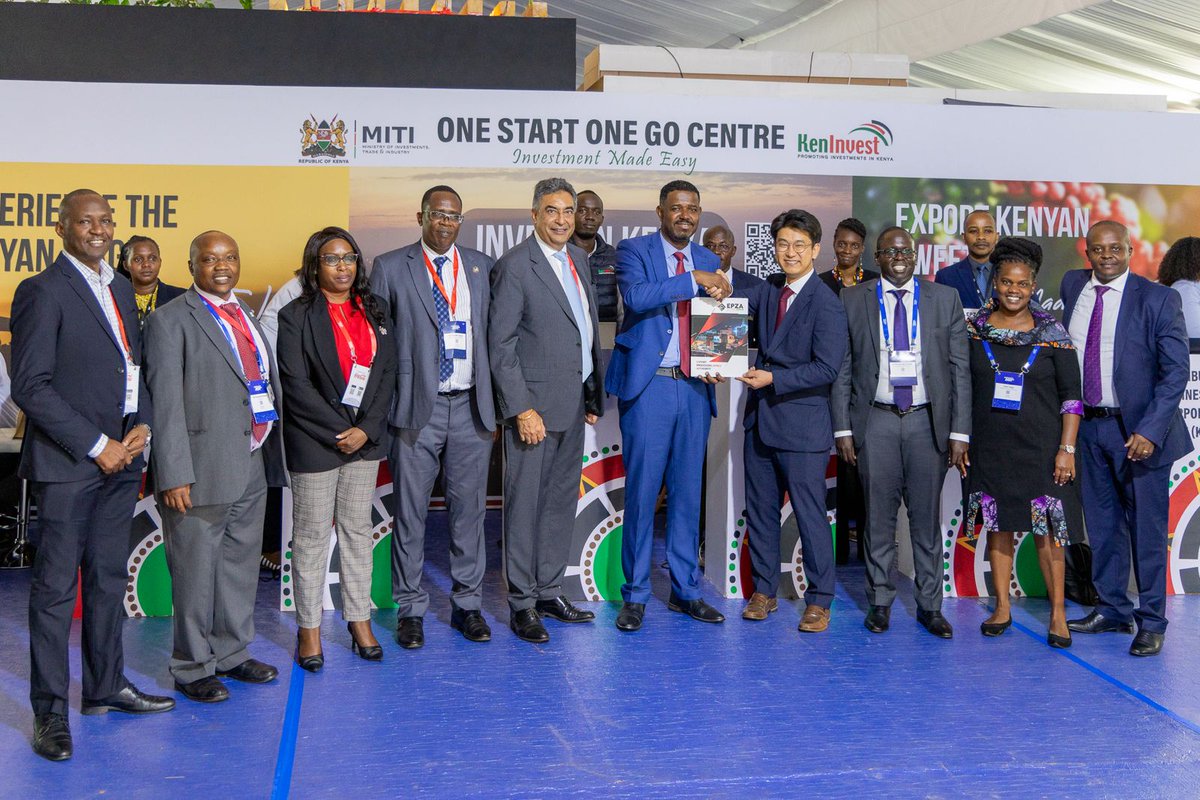 At the sidelines of the Event, In front of our investment facilitation platform ( One Start One Go Centre) I presented an approval letter to South Korean Polyester Fabric and Apparel Company ( Young One Corporation ) to set up 40 M $ Facility in Athi River EPZ. @rebecca_miano