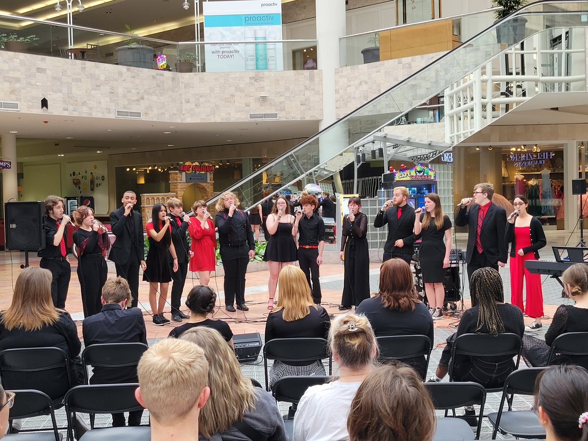 Andersen Middle School 6th grade  Choir and Millard South Jazz Choirs sounded amazing in this Oakview space! #Proud2bMPS  @MPSAndersenMS @MSHSactivities