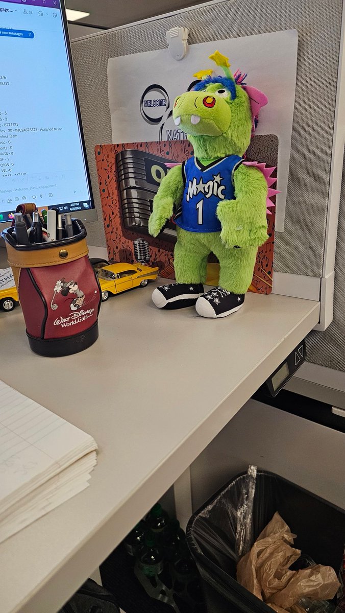 MangoSuede's tweet photo. All up in the workplace. Come on people.., #MagicForLife https://t.co/iAevEs9vdi
