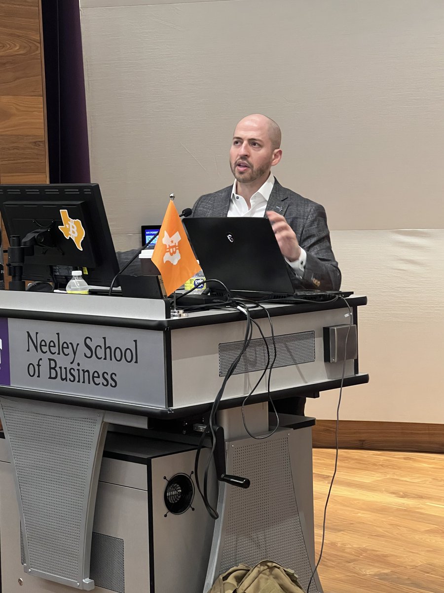 Some flicks 📸 from today’s “New Energy Markets Panel at @TCU Neeley School of Business” hosted by @Chicotsky’s class! The @TXblockchain_ & @lee_bratcher are always here to spread the good word of #Bitcoin across Texas!